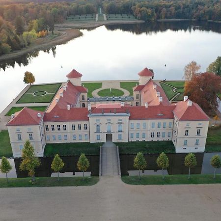 Loggiahaus Am Schloss, 5 Ferienwohnungen, Teils Mit Schloss- Und Seeblick Rheinsberg Esterno foto
