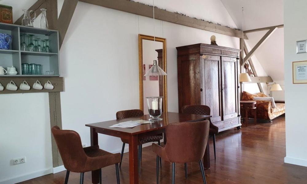 Loggiahaus Am Schloss, 5 Ferienwohnungen, Teils Mit Schloss- Und Seeblick Rheinsberg Esterno foto
