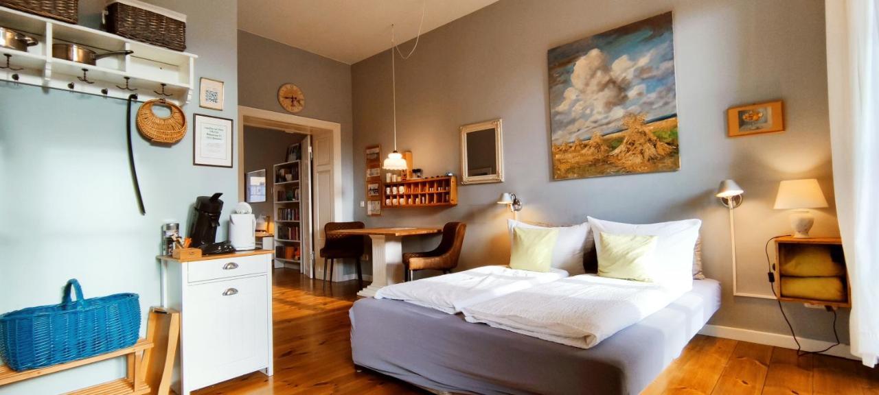 Loggiahaus Am Schloss, 5 Ferienwohnungen, Teils Mit Schloss- Und Seeblick Rheinsberg Esterno foto