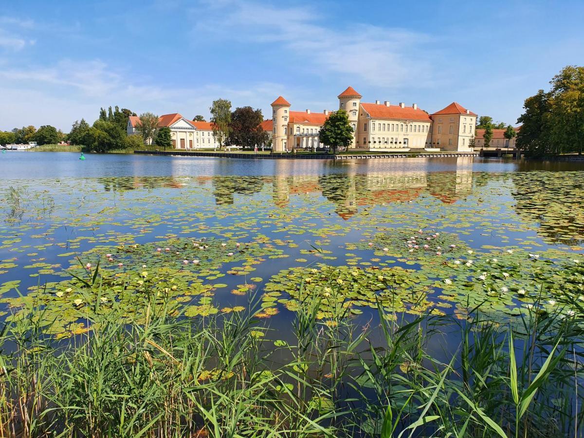 Loggiahaus Am Schloss, 5 Ferienwohnungen, Teils Mit Schloss- Und Seeblick Rheinsberg Esterno foto